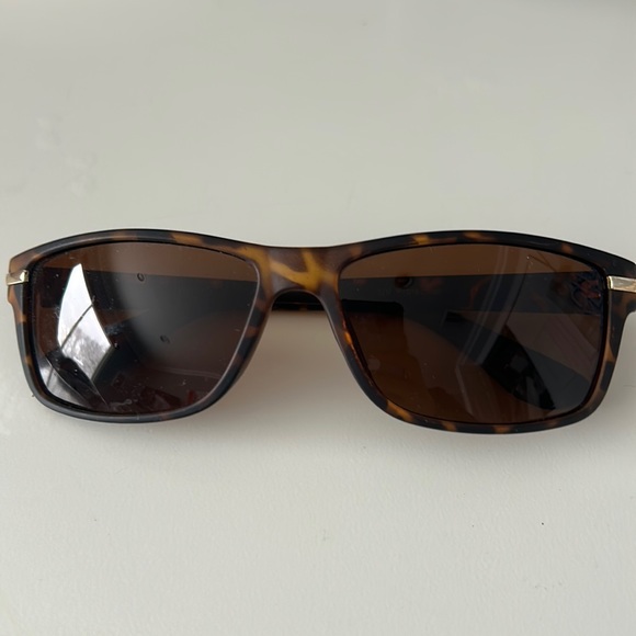 Tortoise Print Sunglasses - Picture 1 of 8